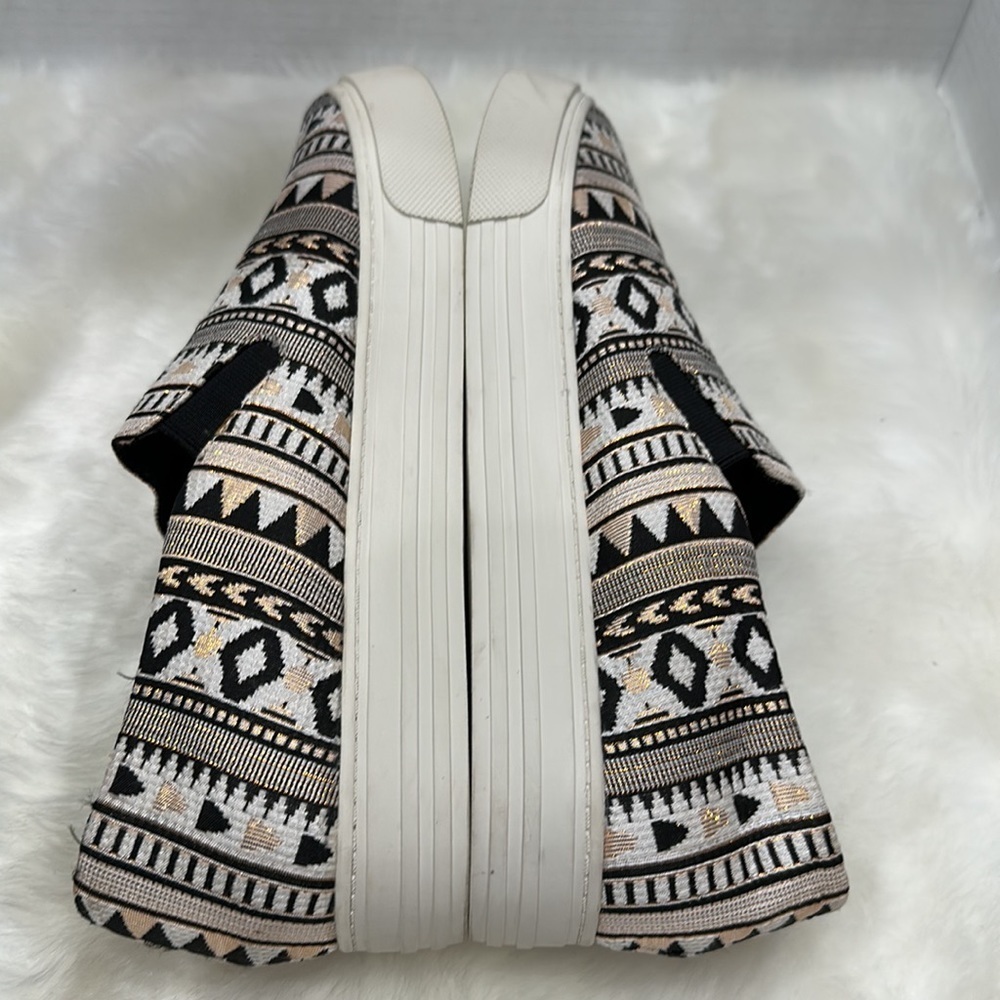 Ariat Unbridled  slip on Aztec print white, black, rose, peach size 11  B medium - Picture 5 of 14